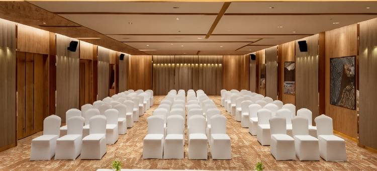 伊多尔-尼帕尼亚温德姆华美达安可酒店(Ramada Encore by Wyndham Indore Nipania)图片