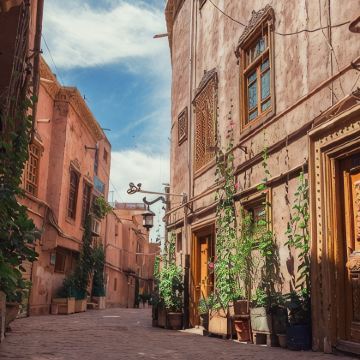 新疆喀什市+西藏+羊卓雍错+冈仁波齐+珠峰大本营+古格王国遗址8日7晚拼小团