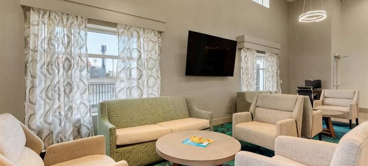鲍灵格林温德姆戴斯套房酒店(Days Inn & Suites by Wyndham Bowling Green)图片