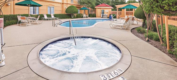 达拉斯阿林顿南拉昆塔温德姆套房酒店(La Quinta Inn & Suites by Wyndham Dallas Arlington South)图片