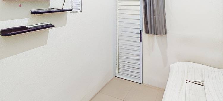 Ariska Room Near Alun Alun Jombang RedPartner图片