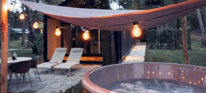 健康小屋 热水浴缸(Wellness Lodge Hottub)图片