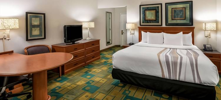 凤凰城西皮奥里亚拉昆塔温德姆套房酒店(La Quinta Inn & Suites by Wyndham Phoenix West Peoria)图片