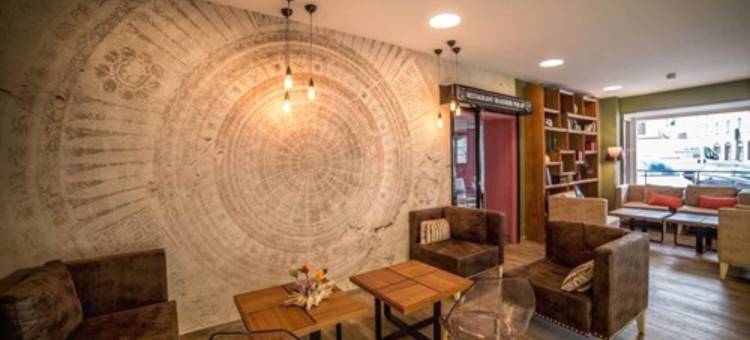 Logis hôtel-Restaurant Des Bourbons et Brasserie Pub 47图片