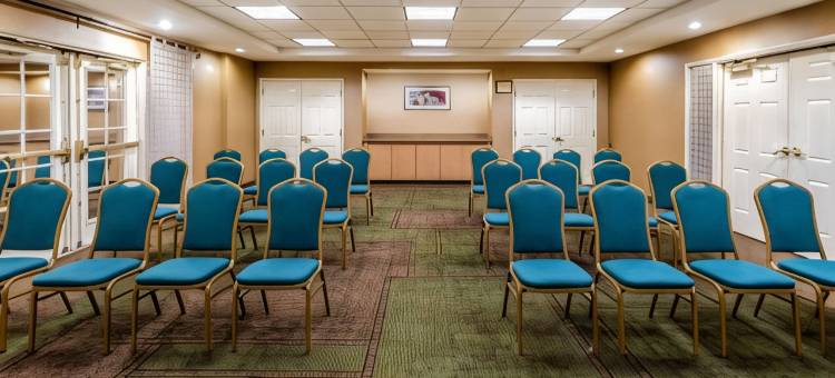 凤凰城西皮奥里亚拉昆塔温德姆套房酒店(La Quinta Inn & Suites by Wyndham Phoenix West Peoria)图片