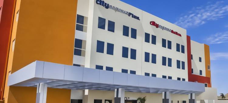 坎昆机场里维埃万豪城市快捷套房酒店(City Express Suites by Marriott Cancún Aeropuerto Riviera)图片