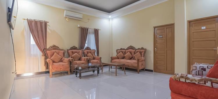 红多兹Plus酒店-近沙姆斯丁努尔机场3号(RedDoorz Plus Near Syamsudin Noor Airport 3)图片