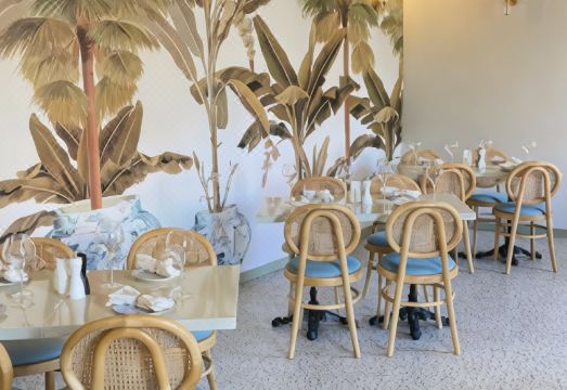 Mr Just's Hotel Overview