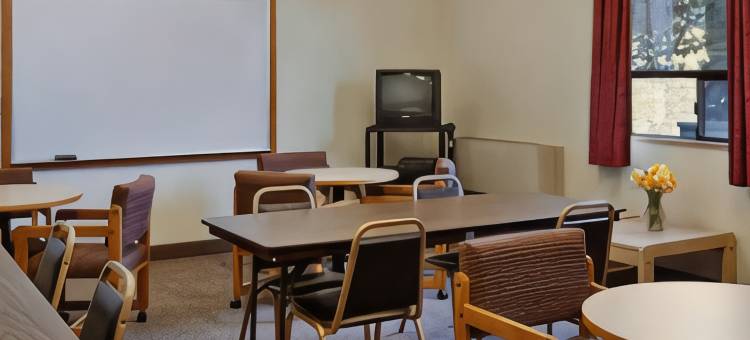 安吉利斯港奥林匹克国家公园速8酒店(Super 8 by Wyndham Port Angeles at Olympic National Park)图片