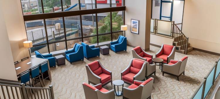 科普兰大楼舒适套房酒店(Comfort Inn & Suites at Copeland Tower)图片