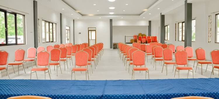 布米奇博莱德米特拉红门酒店-靠近帕穆利汉收费站(Bumi Ciboled Mitra RedDoorz Near Gerbang Tol Pamulihan)图片