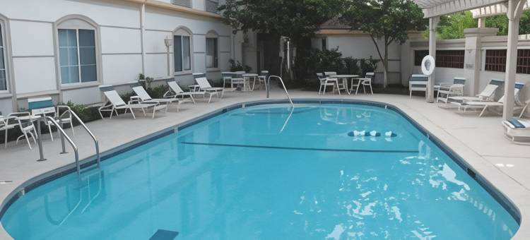 圣路易斯韦斯特波特拉昆塔温德姆套房酒店(La Quinta Inn & Suites by Wyndham St. Louis Westport)图片