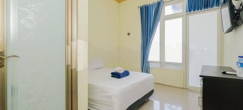 格兰德肯卡纳沙里亚旅馆尼尔威萨塔巴哈里拉蒙甘-红门酒店Mitra(Grand Kencana Guesthouse Syariah Near Wisata Bahari Lamongan)图片