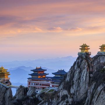 河南洛阳+老君山景区+龙门石窟+白马寺+洛阳博物馆4日3晚跟团游