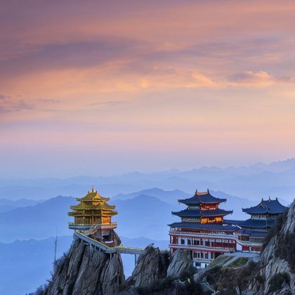 河南洛阳+老君山景区+龙门石窟+白马寺+洛阳博物馆4日3晚跟团游