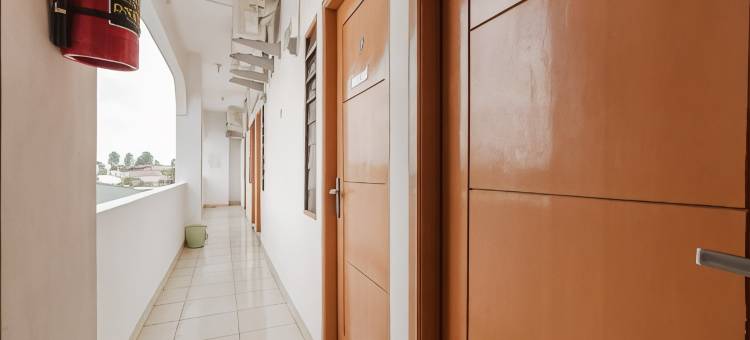 OYO 3420亚历克斯青年旅馆(RedDoorz Near Jalan MP Mangkunegara Palembang)图片