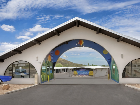 麦考伊酒店 - 附艺术/咖啡/啤酒/红酒