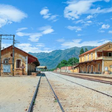 云南昆明+抚仙湖+建水+元阳+蒙自+普者黑风景区+泸西+弥勒+东川红土地+元谋11日10晚私家团