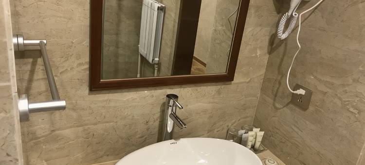 倾悦豪庭商务酒店(毫沁营地铁站维多利喜悦汇店)图片