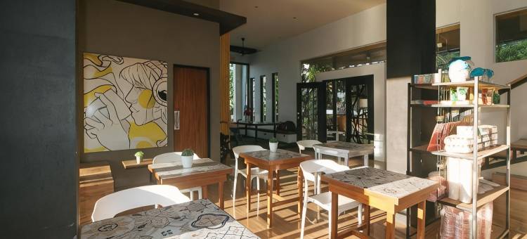 RedDoorz @ Antons Loft Designer Resort Pansol Calamba Laguna图片