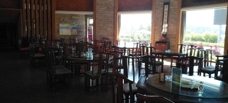 察尔湖度假酒店图片