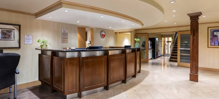 高贵林华美达酒店(Ramada by Wyndham Coquitlam)图片