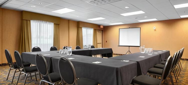 斯特拉斯莫尔戴斯套房酒店(Days Inn & Suites by Wyndham Strathmore)图片