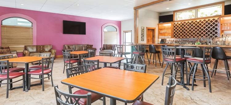 斯特拉斯堡多佛温德姆华美达酒店(Ramada by Wyndham Strasburg Dover)图片