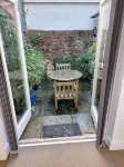 PRIVATE ROOM WITH OWN ENTRANCE IN COTTAGE DOWN A QUIET LEAFY LANE. EASY PARKING - Country Houses