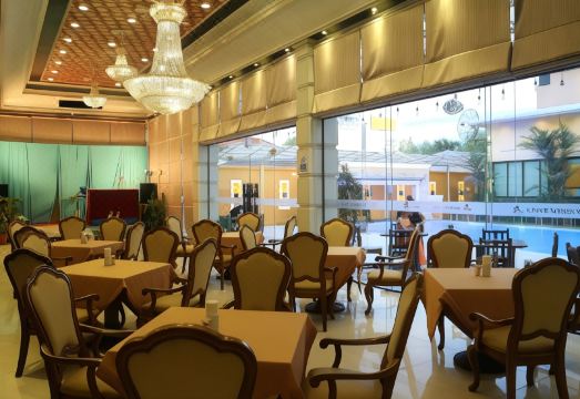 Ruean Phae Royal Park Hotel Hotel Overview