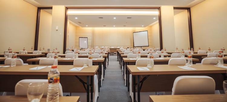 维兹鼎盛酒店-望加锡苏迪曼(Whiz Prime Hotel Sudirman Makassar)图片