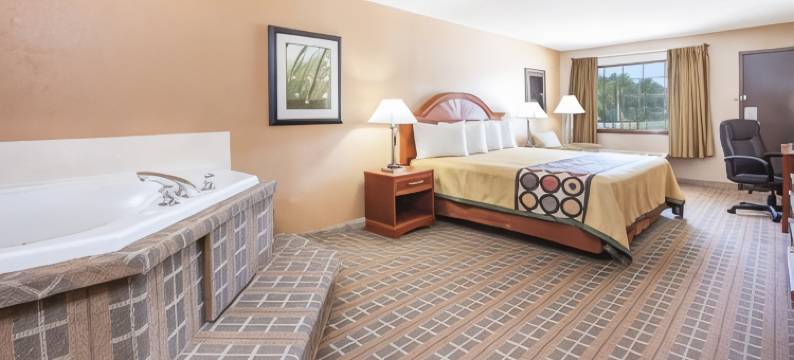 柯林顿温德姆速 8 酒店(Super 8 by Wyndham Clinton)图片