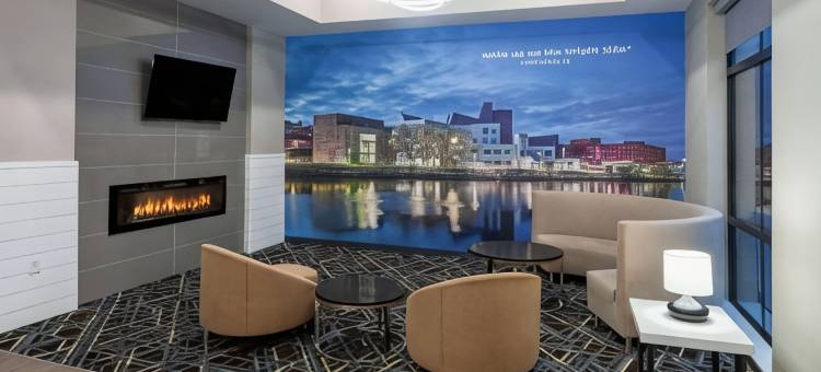 温德姆拉昆塔科勒尔维尔爱荷华市酒店及套房(La Quinta Inn & Suites by Wyndham Coralville Iowa City)图片