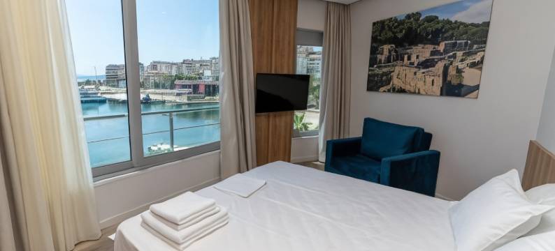 塔泰妮雅酒店(Titania Hotel)图片