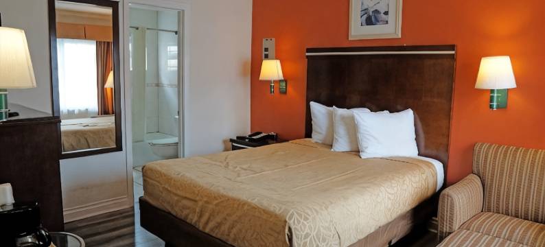 雷东杜套房酒店(Redondo Inn and Suites)图片