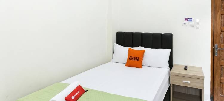 红多兹伊斯兰酒店-普沃萨里火车站附近(RedDoorz Syariah Near Purwosari Train Station)图片