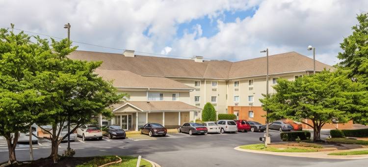 北卡罗来纳大学夏洛特分校附近郊区开放式客房酒店(Suburban Studios Near University of North Carolina-Charlotte)图片