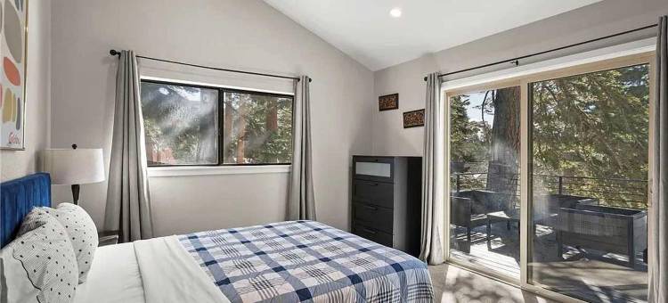 舒适宽敞的四卧室现代山间度假屋(Cozy Spacious 4BD Modern Mountain Home)图片