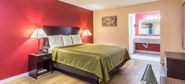 桥市/奥兰奇凯艺套房酒店(Quality Inn & Suites Bridge City Orange)图片