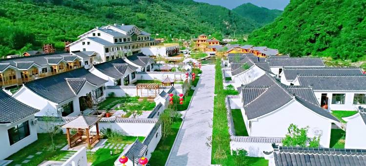 桓仁枫林谷里房车露营小镇酒店图片
