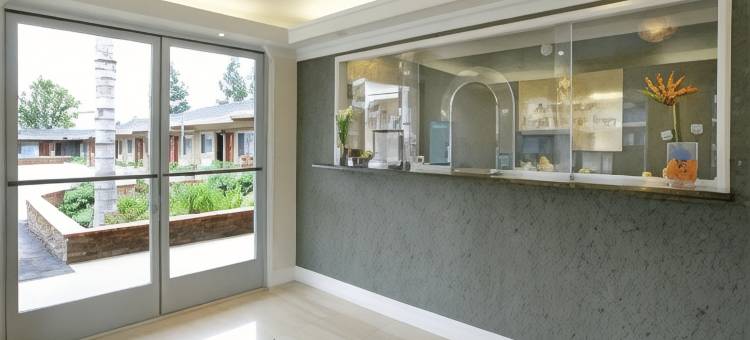 圣贝纳迪诺美洲最佳价值套房酒店(Americas Best Value Inn and Suites San Bernardino)图片