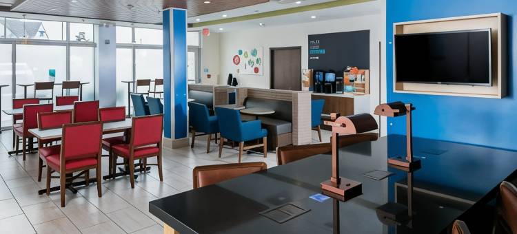 梅德福智选假日套房(Holiday Inn Express & Suites Medford)图片