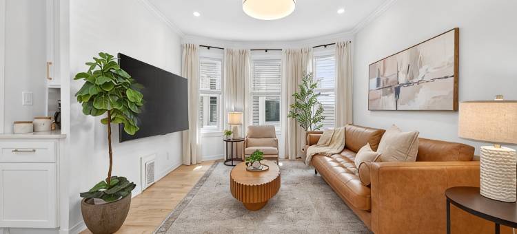 Downtown火车站附近开放式四卧室可住14人度假屋(含停车位)(Open 4Br Near Downtown Boston Backyard, Fire Pit, Grills & Walk to Train)图片