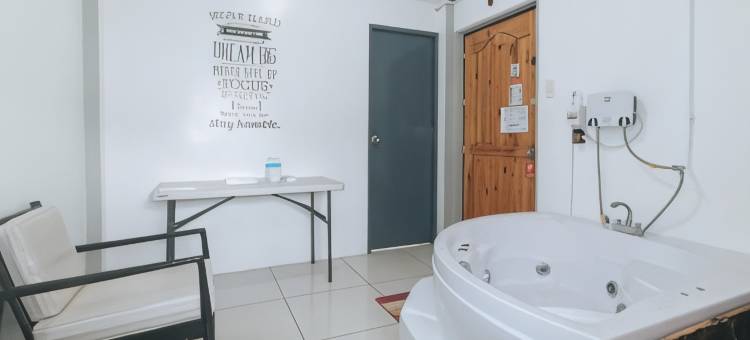 红门酒店Plus靠近坦博 帕拉纳克(RedDoorz Plus near Tambo Paranaque)图片