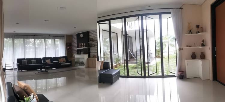 The "V" Villa Sentul City图片