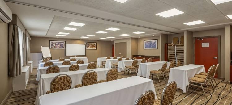 伯灵顿贝斯特韦斯特优质套房酒店(Best Western Plus Burlington Inn  Suites)图片