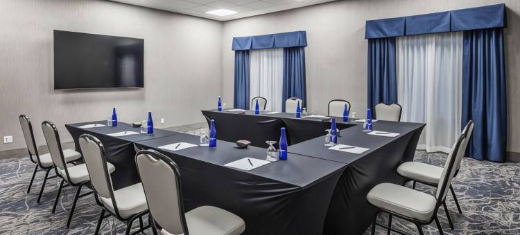 克兰伯里门罗镇希尔顿逸林酒店及度假村(DoubleTree by Hilton Monroe Township Cranbury)图片