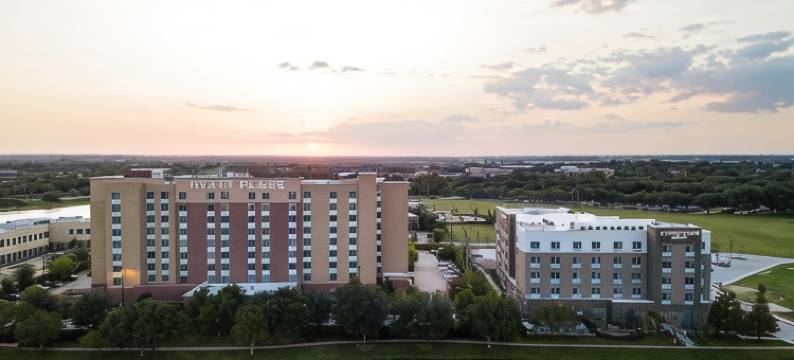 休斯顿舒格兰/普安特湖万怡酒店(Courtyard Houston Sugar Land/Lake Pointe)图片