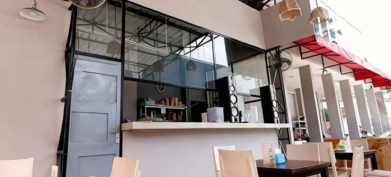 红多兹Plus酒店@卡布克商业区(RedDoorz Plus @ Kapuk Business Park)图片