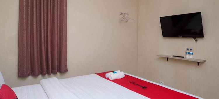 贾加尔索罗红多兹普拉斯酒店(RedDoorz Plus Near RS Jih Solo)图片